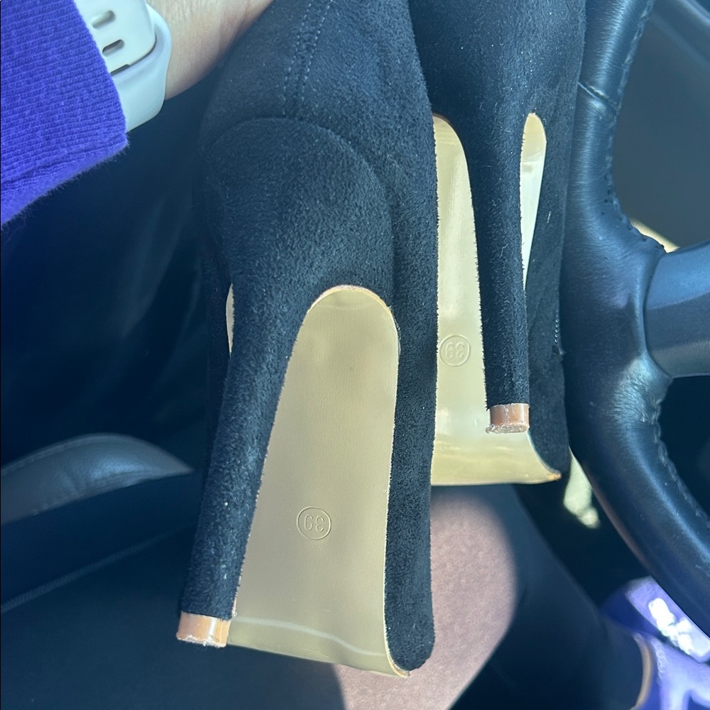 Elegant Black Stiletto Heels - Picture 5 of 8